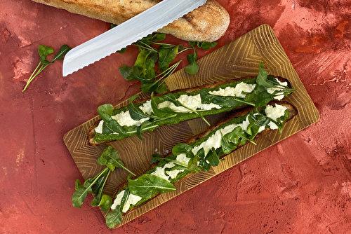 Tartines au pesto de roquette et mozzarella di Bufala