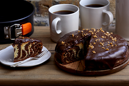 Gâteau marbré au caramel avec ganache au chocolat