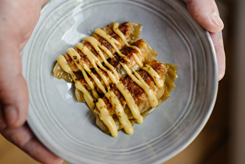 Gyozas de lapin aux coques, chorizo, gingembre et mayonnaise fumée