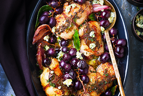 Paupiettes de poulet au bleu d’Auvergne et aux raisins rouges