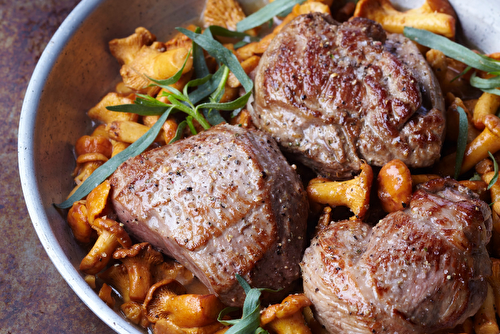 Pavés d’agneau bio et girolles au beurre d’estragon