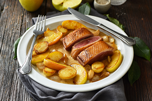 Canard et pommes rôties sauce au cidre