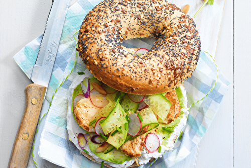 Bagel poulet avocat, crudités et Chavroux®