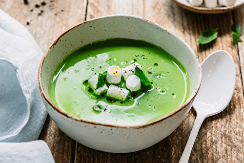 Bouillon vert au chèvre, à déguster chaud ou glacé