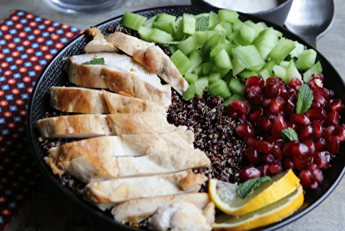 Bowl au poulet, quinoa, concombre et grenade