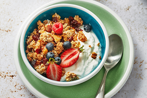 Bowl de muesli au fromage blanc : petit déjeuner sain