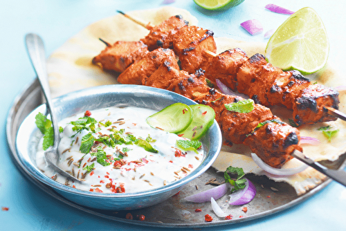 Brochettes de poulet tandoori et concombre