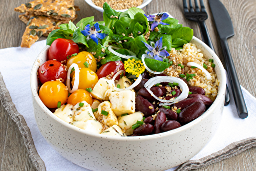 Buddha bowl au reblochon mariné et vinaigrette au miel