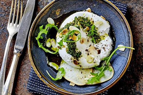 Burrata au pesto de truffe et roquette