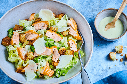 Caesar Salad à l’effiloché de truite, la recette revisitée