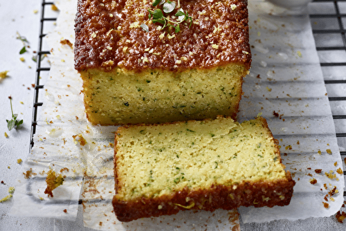 Cake sans gluten de courgette, citron et thym