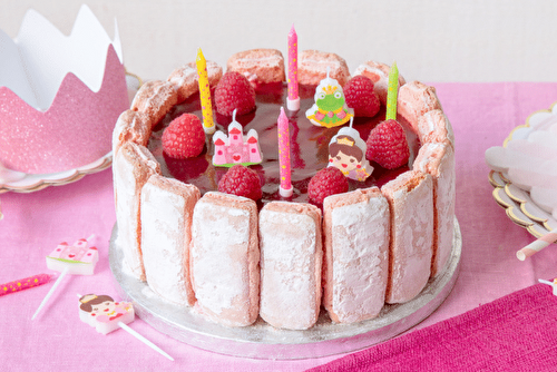 Charlotte aux framboises aux biscuits roses