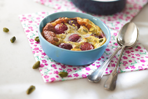 Clafoutis cerises pistaches, à savourer tiède