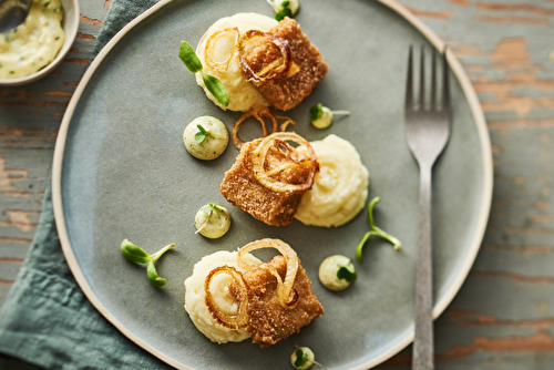 Cromesquis de tripes, purée de pommes de terre, oignons crispy et sauce gribiche