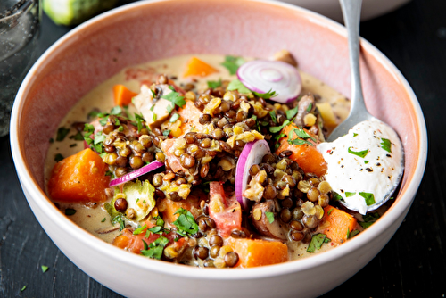 Curry vert de lentilles vertes, champignons de Paris, butternut et coriandre