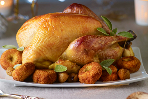 Dinde rôtie à la sauge et ses croquettes de pommes de terre aux marrons