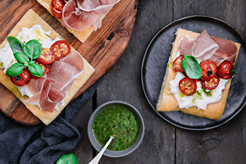 Focaccia aux tomates cerises et jambon cru