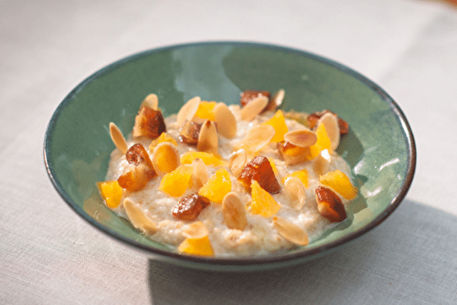 Le porridge aux flocons d’avoine, dattes et amandes - Kiss My Chef