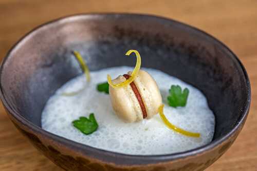 Macaron à l’Azuki en nage de lait ribot de Jacky Ribault