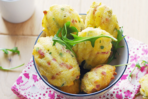 Madeleines aux lardons et aux cornichons