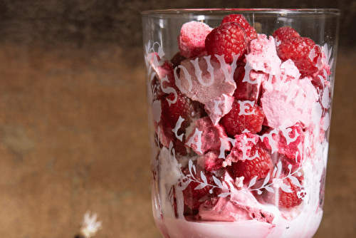 Meringué aux framboises, le dessert léger de Pâques