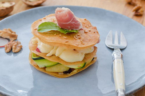 Millefeuille croustillant aux pommes et Reblochon