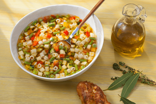 Minestrone aux légumes printaniers et petites pâtes