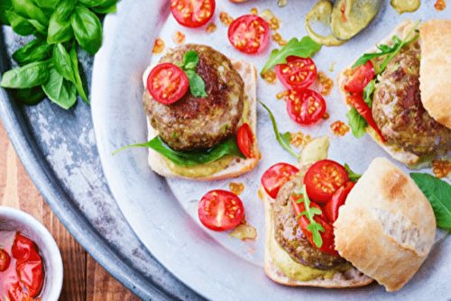 Mini burgers d’agneau à l’italienne au pesto s