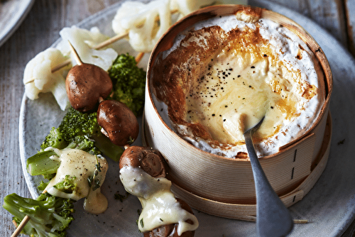 Mont d’Or et brochettes de légumes