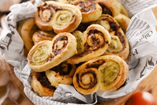 Palmiers apéros rouges et verts, aux tomates et courgettes