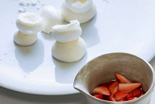 Pavlova vanille-fraise de Vivien Durand, incroyablement aérien