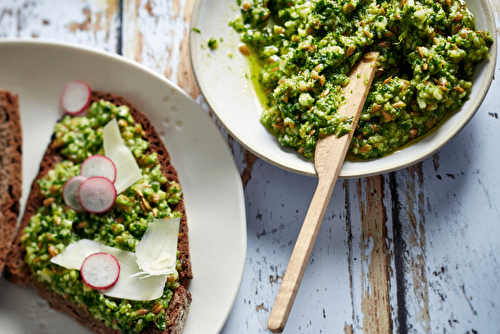 Pesto de fanes de radis au Comté, la recette anti gaspi