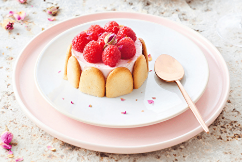 Petits entremets à la framboise et à la rose