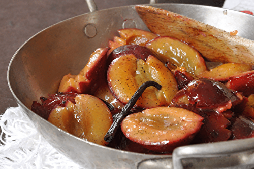 Poêlée de prunes à la fleur d'oranger et à la vanille