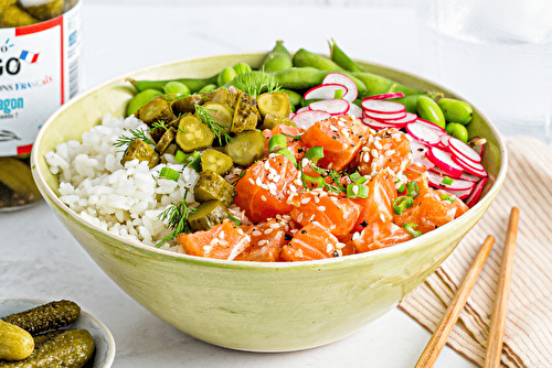 Pokebowl de saumon et cornichon, frais et sain