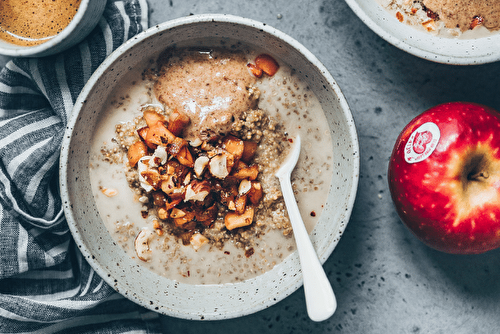 Porridge de quinoa et pommes caramélisées