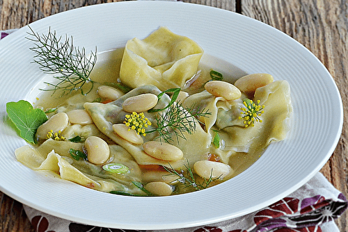 Ravioles de chèvre frais en bouillon