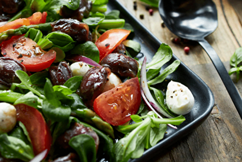 Salade aux gésiers de canard confits, mâche et mozzarella