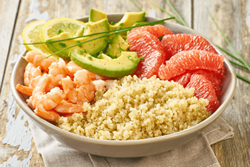 Salade de quinoa aux crevettes et à l’avocat