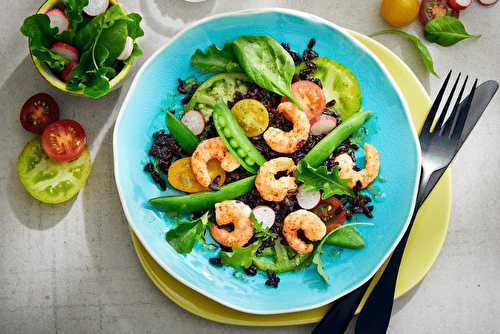 Salade de riz noir aux crevettes d’Equateur provençales