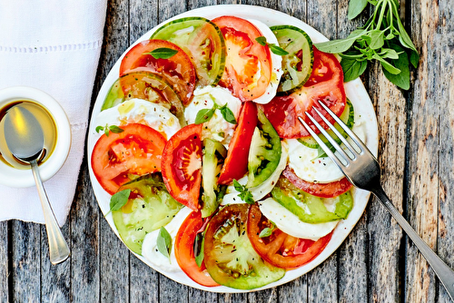 Salade de tomates vertes et feta grillée