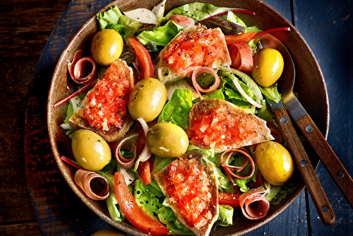 Salade pan con tomate aux olives Gordal