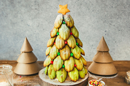 Sapin de madeleines aux amandes et pistaches