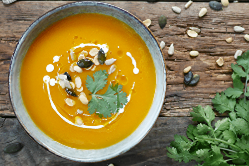 Soupe de patates douces aux graines, pleine de vitamines