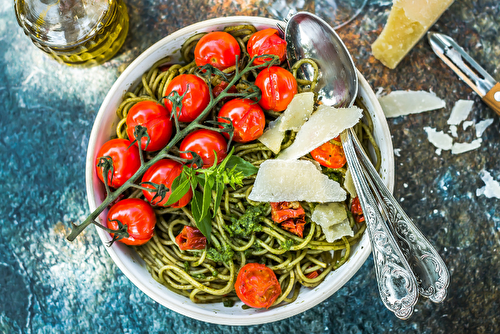 Spaghetti au pesto de tomates maison