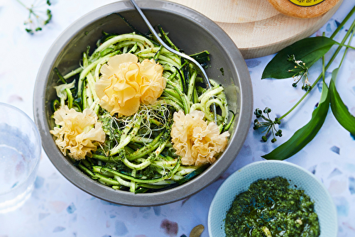 Spaghetti de courgettes au pesto et Tête de Moine AOP