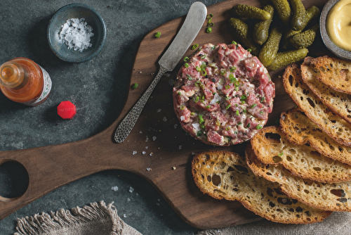 Steak tartare et son aïoli au piment fumé