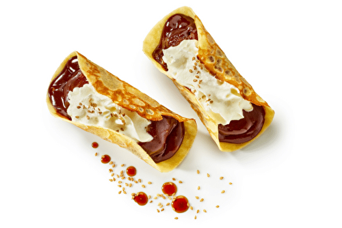 Tacos de crêpe au caramel au beurre salé et à la chantilly