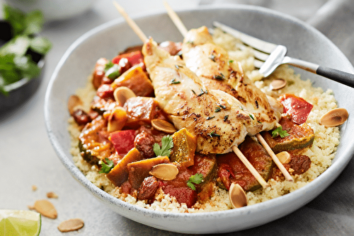 Tajine de légumes grillés et brochettes de poulet