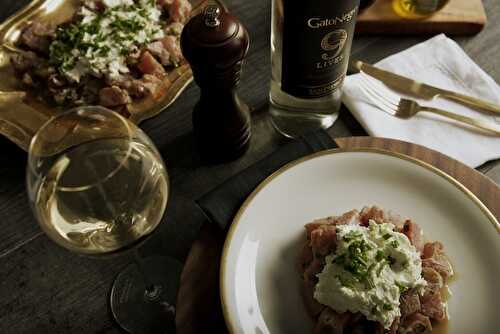 Tartare de thon mariné à la crème de raifort